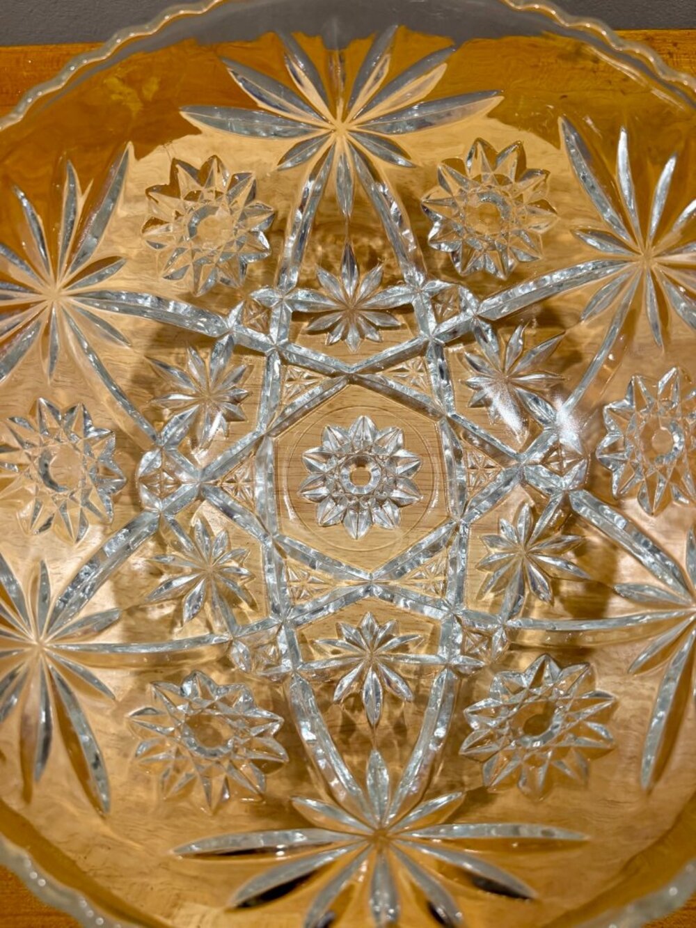 Anchor Hocking Early American Prescut Starburst Glass Serving Bowl Vintage